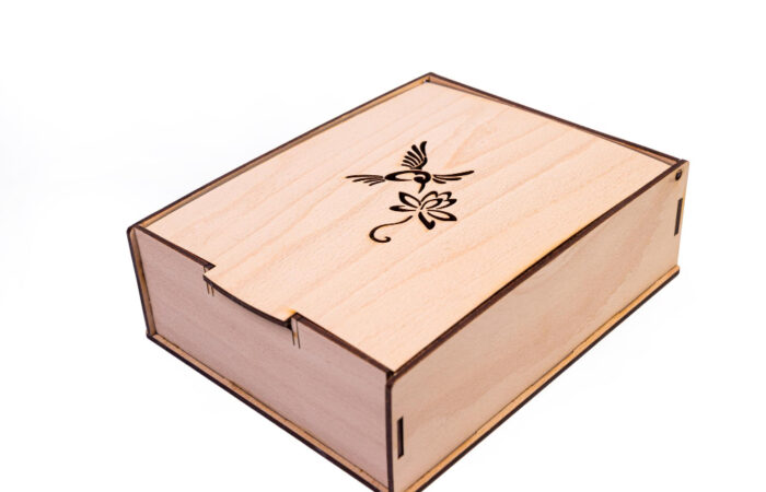 featured image of "Custom Wooden Box: Suitability for Branded Clothing Packaging?"