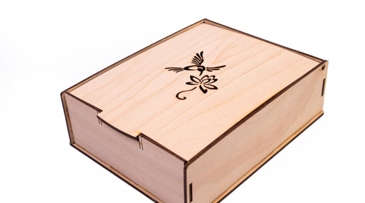 featured image of "Custom Wooden Box: Suitability for Branded Clothing Packaging?"